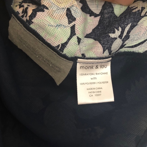 Flower print sleeveless top - Picture 7 of 10